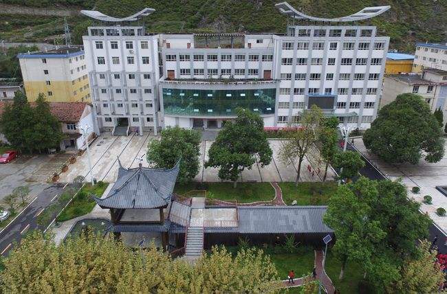 四川省甘孜卫生学校图片